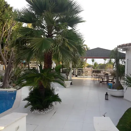 Charming And With Pool And Garden - Praialonga Bed and breakfast
