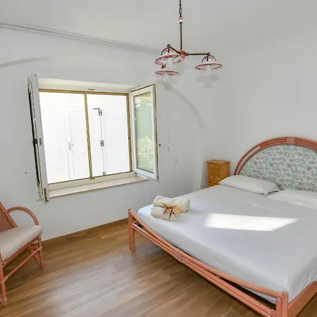 Charming And With Pool And Garden - Praialonga *