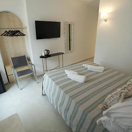 Bed and breakfast Charming And With Pool And Garden - Praialonga