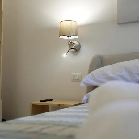 فندق مبيت وإفطار Praialonga With Pool And Garden 4*