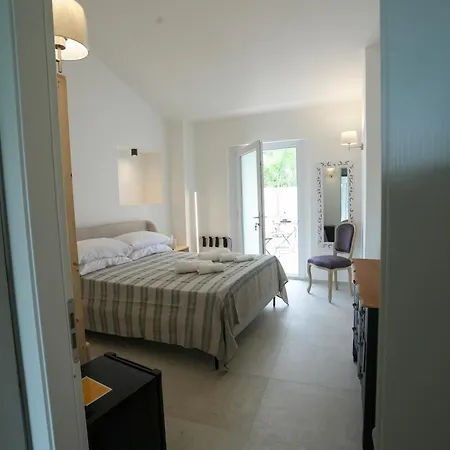 Bed and breakfast Charming And With Pool And Garden - Praialonga *