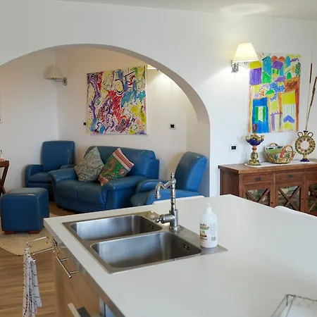 فندق مبيت وإفطار Praialonga With Pool And Garden 4*