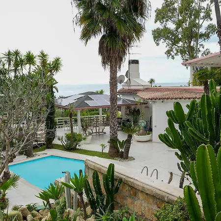 فندق مبيت وإفطار Praialonga With Pool And Garden لا كاستيلا