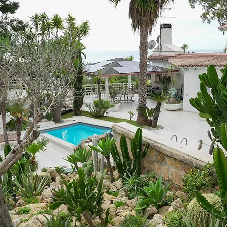 Bed and breakfast Charming And With Pool And Garden - Praialonga *