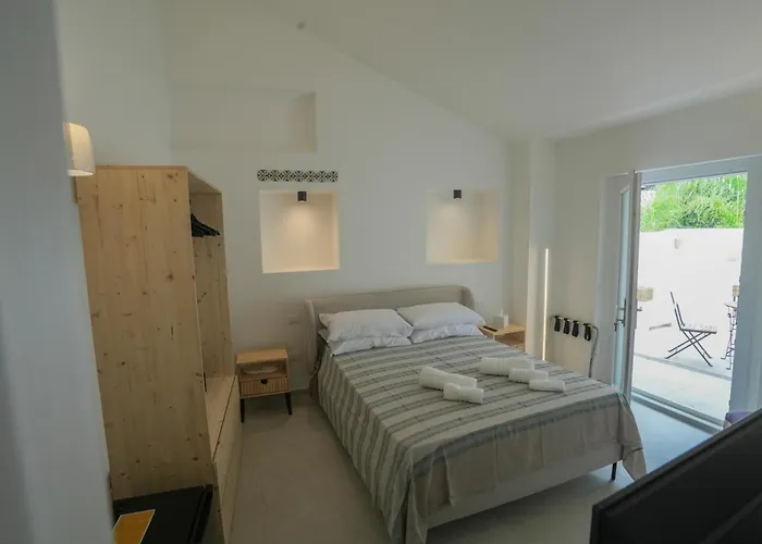 Praialonga With Pool And Garden Bed & Breakfast